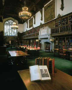 The Gail Kern Paster Reading Room at the Folger Shakespeare Library, with a First Folio in the foreground. Photo by Thedarklady154, used CC BY-SA 4.0.