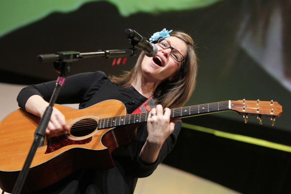 Pop star Lisa Loeb performs at Wrap Up/ Rev Up bringing her wit, humor, and creativity to the stage along with some of her songs from her first children's songbook Lisa Loeb's Silly Sing-Along: The Disappointing Pancake and Other Zany Songs.