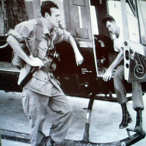 A young Peter Arnett (left) about to board a helicopter in Vietnam