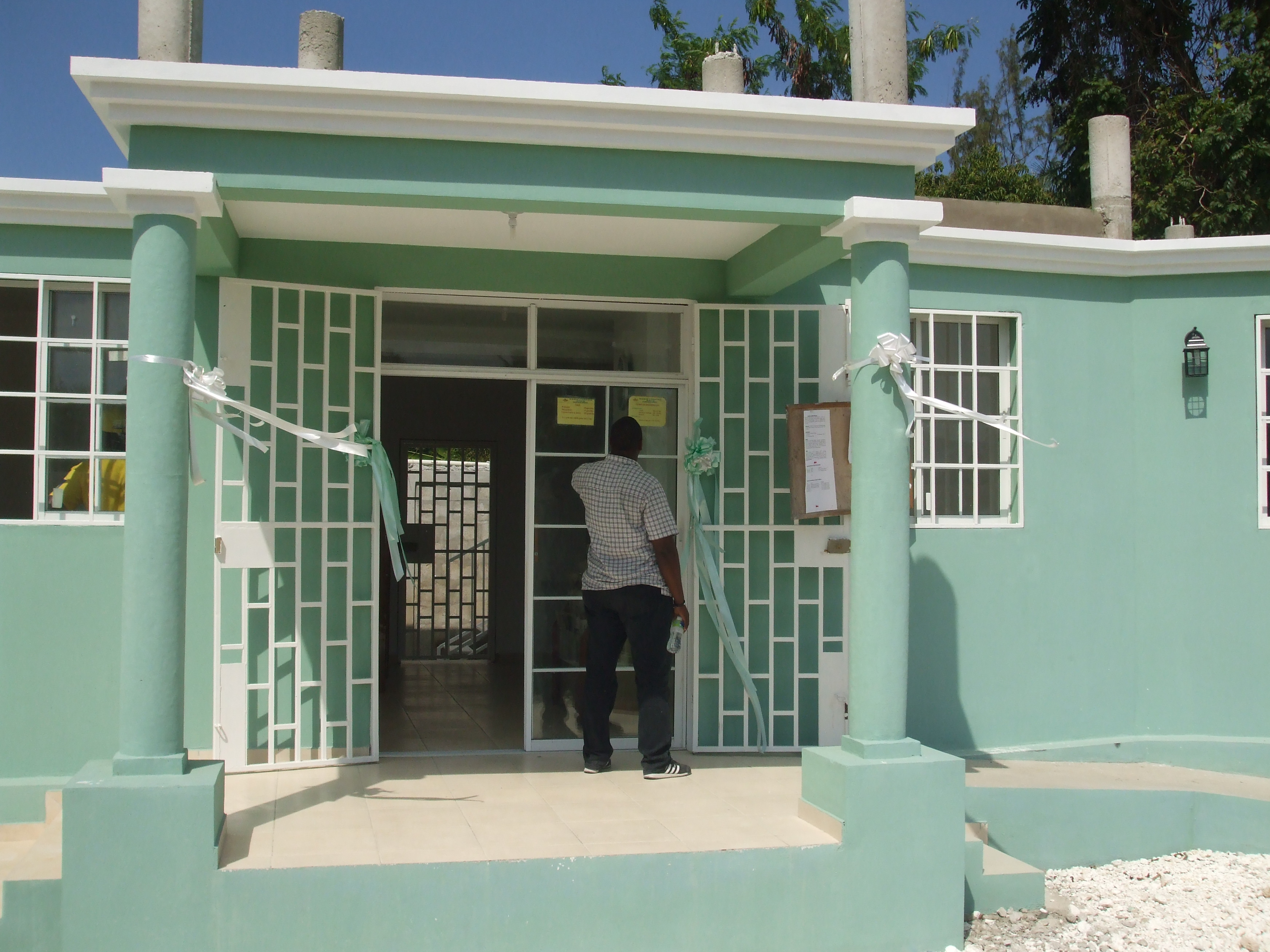 The new Darbonne public library in Léogâne, epicenter of the 2010 earthquake that leveled the entire area, is supported by FOKAL.