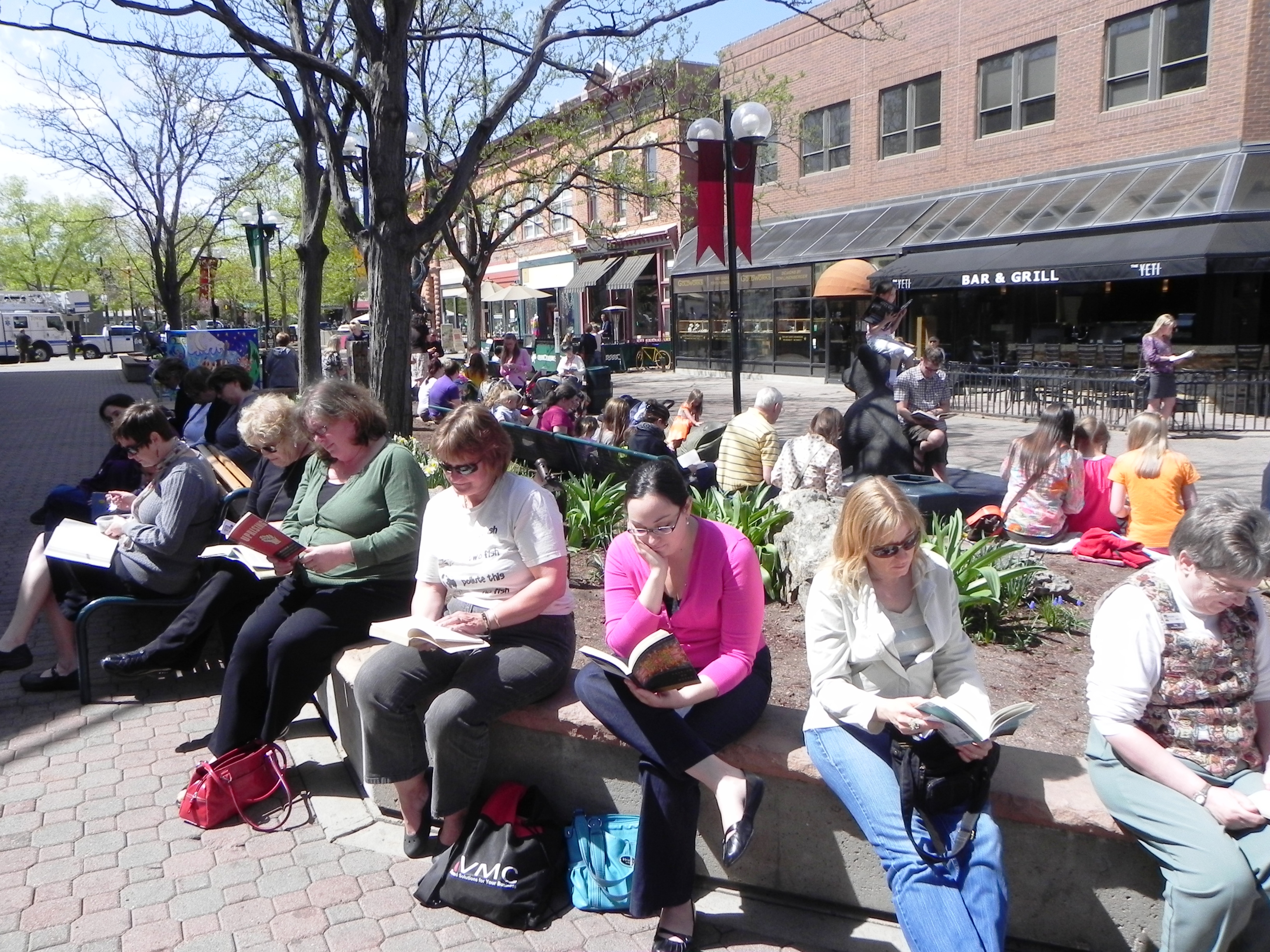 More than 300 community members and staff from Poudre River Public Library District in Fort Collins, Colorado, enjoy a 15-minute break with their favorite books, e-readers, and magazines during a Flash Mob Reading event for Drop Everything and Read Day April 12, part of NLW.
