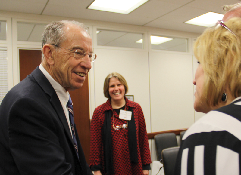 Sen. Chuck Grassley (R-Iowa) meets with Iowa Library Association delegates.