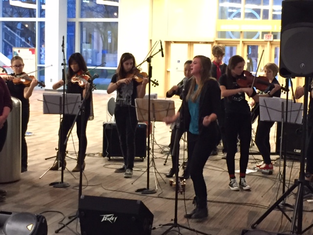 High Strung entertains attendees outside the exhibit hall at the 17th American Association of School Librarians (AASL) National Conference and Exhibition in Columbus, Ohio.