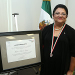 Leticia Leija with Ohtli Award