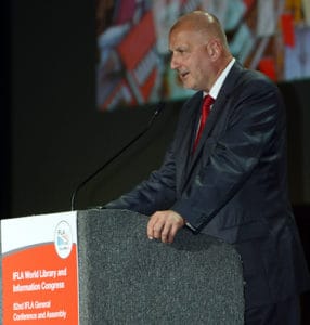 Mayor Rafal Dutkiewicz invites delegates to the 2017 IFLA conference in Wrocław, Poland.