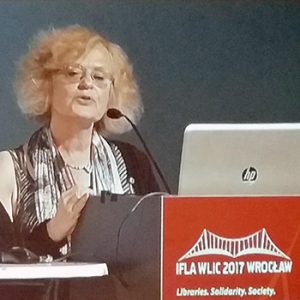 Plenary session speaker Ewa Bartnik, biologist and researcher at University of Warsaw, explained how librarians can fight science misinformation in the media.