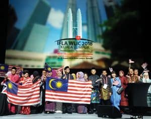 The Malaysia delegation, who will host the World Library and Information Congress next year in Kuala Lumpur, takes the stage alongside IFLA President Donna Scheeder and Secretary General Gerald Leitner at the Closing Session. 