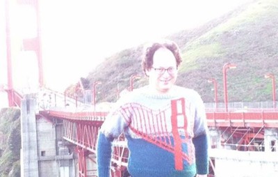 @sambarskyknitter wears his Golden Gate Bridge sweater at the Golden Gate Bridge