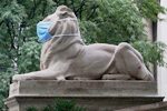 NYPL lion in a mask (Photo: Andrew Schwartz/New York Daily News)