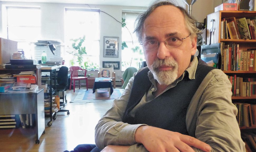Photo of author Art Spiegelman sitting with arms crossed on table